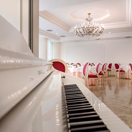 Hotel President Ріміні Екстер'єр фото