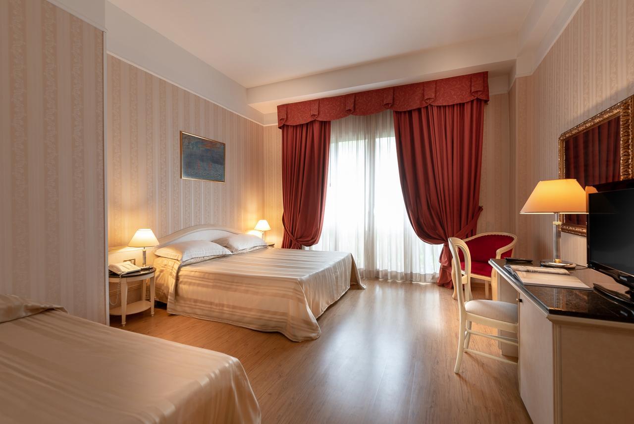 Hotel President Ріміні Екстер'єр фото