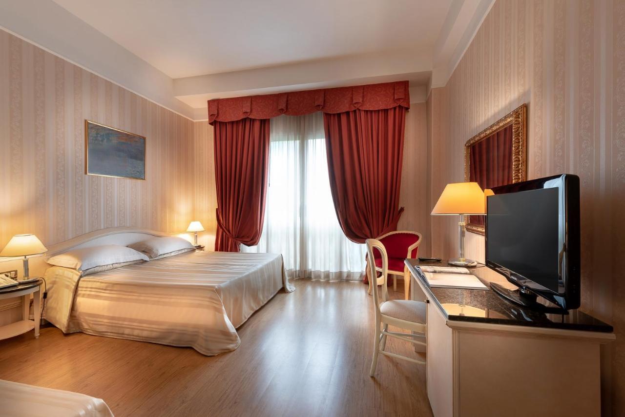 Hotel President Ріміні Екстер'єр фото